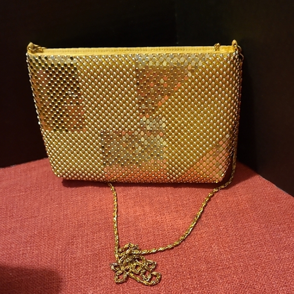 Source Unknown Handbags - 🪙VINTAGE Gold METAL Mesh LIKE Evening Bag